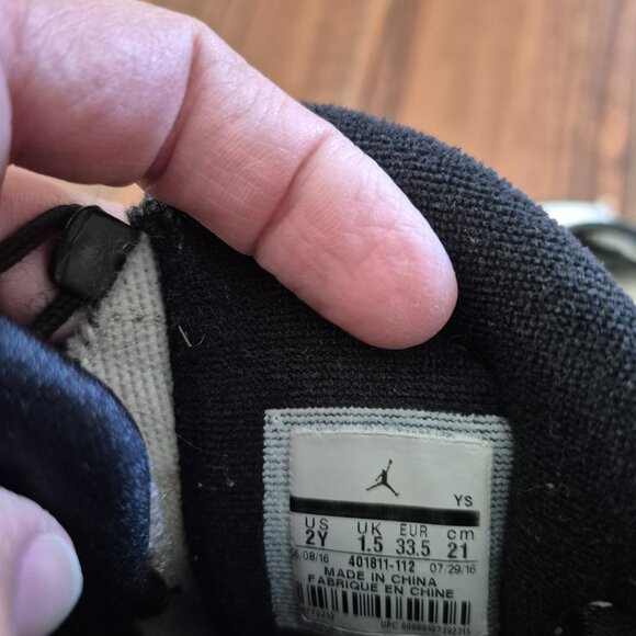 Youth Size 2 Air Jordans - Picture 5 of 6
